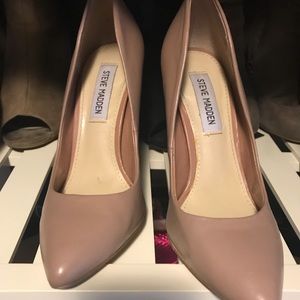 Steve Madden nude pumps